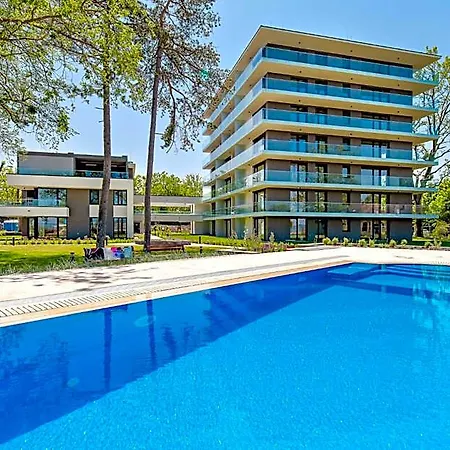Clyde-premium Lelle Waterfront Private