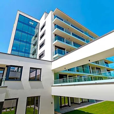 Clyde-premium Lelle Waterfront Private