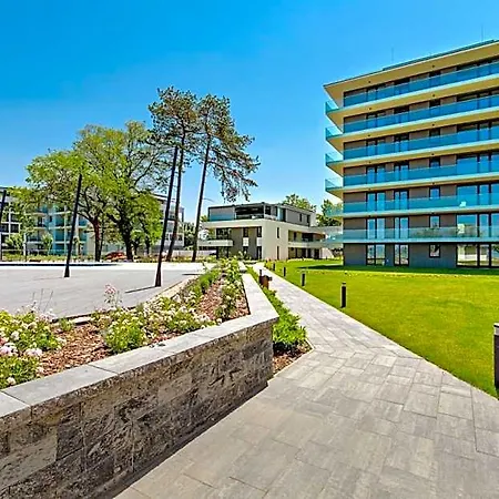 Clyde-premium Lelle Waterfront Private